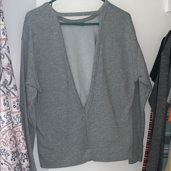 Nike long sleeve wi cut out back - Picture 2 of 4